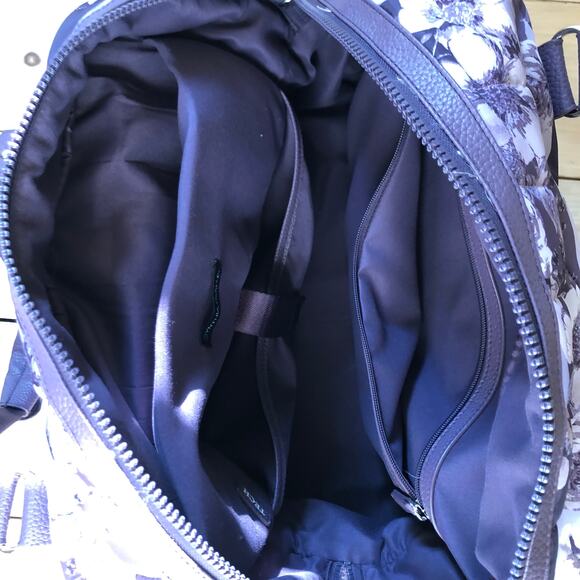 Cynthia Rowley EUC Women's Large Quilted Purple Floral Camo Weekender Bag - Picture 10 of 14